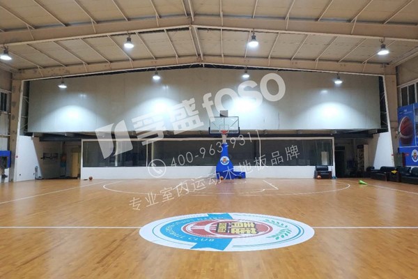 济宁青莲文体教育中心篮球馆运动木地板铺设完成