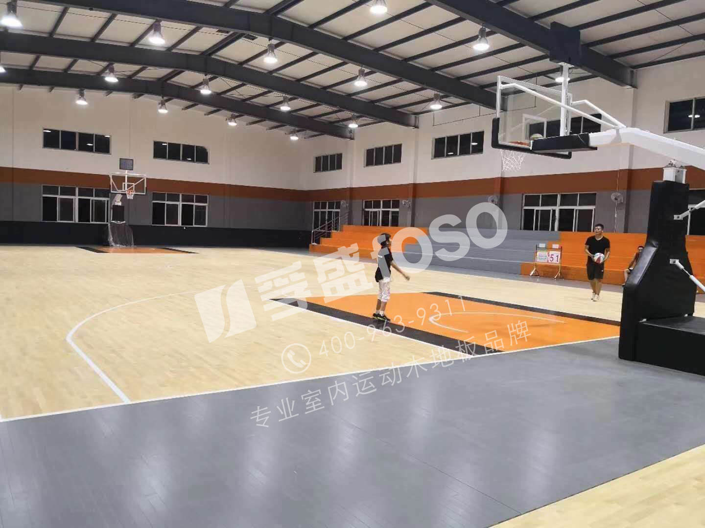 河南理工大新校区篮球馆运动木地板施工完成(图1)